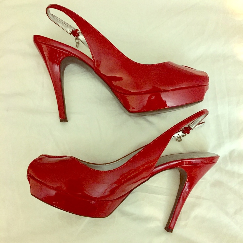 GUESS red peep-toe pumps